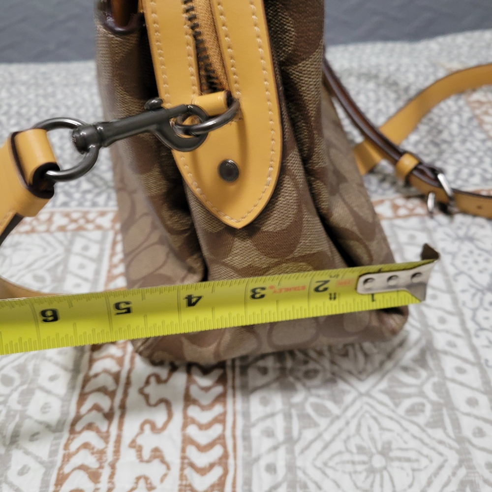 Coach Brown and Tan Signature Handbag - Picture 11 of 12